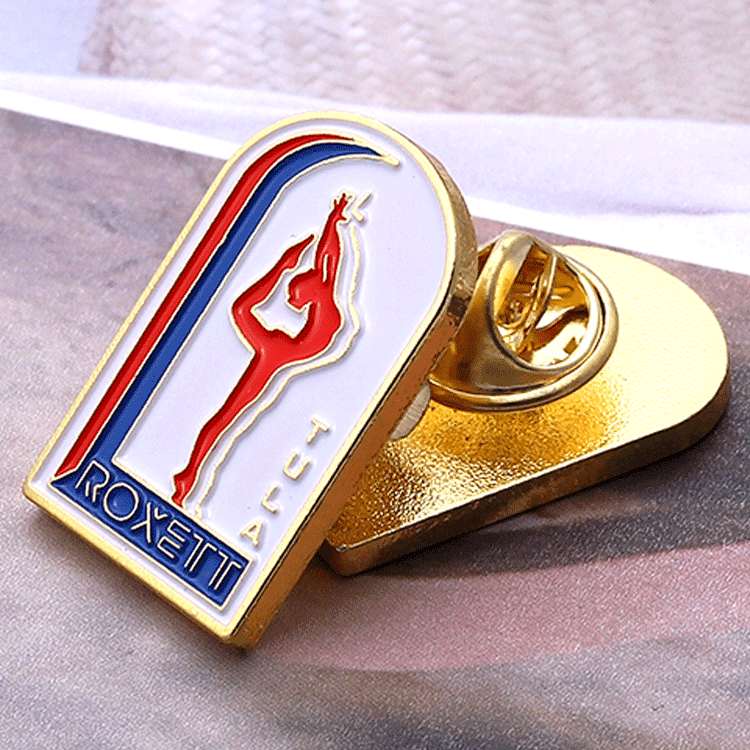 Pas de broche en métal plaqué en or moq broche de chapeau personnalisé épingle à chapelles douces émail sport dance graduation épingles en émail personnalisé