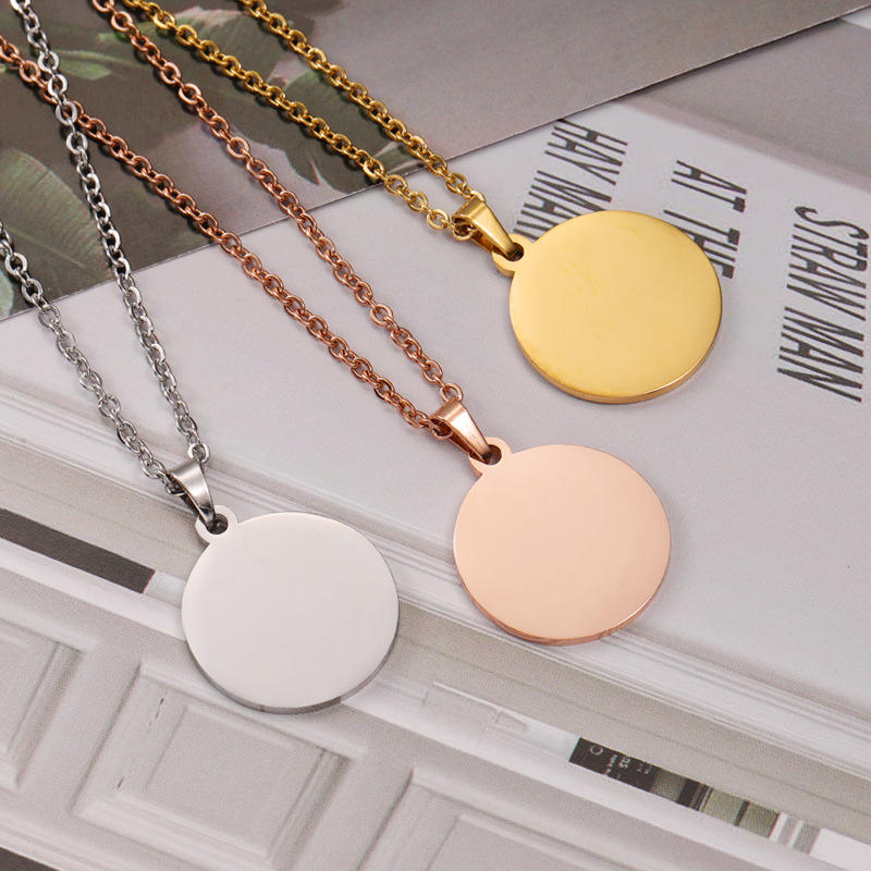 Charme rond en acier inoxydable personnalisé 18k Bijoux en or Gerved Logo personnalisé Rectangle Coeur Pendant Tags Collier