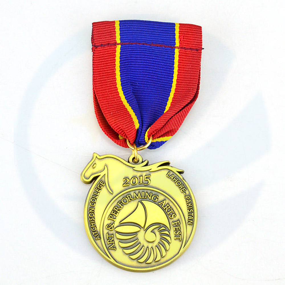 Aucune commande minimale de médaille de badge en vide sur mesure Médaille d'or plaqué en métal et badges