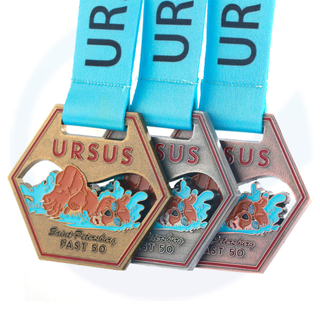 Médailles et trophées personnalisés de Saint-Pétersbourg en Russie et trophées